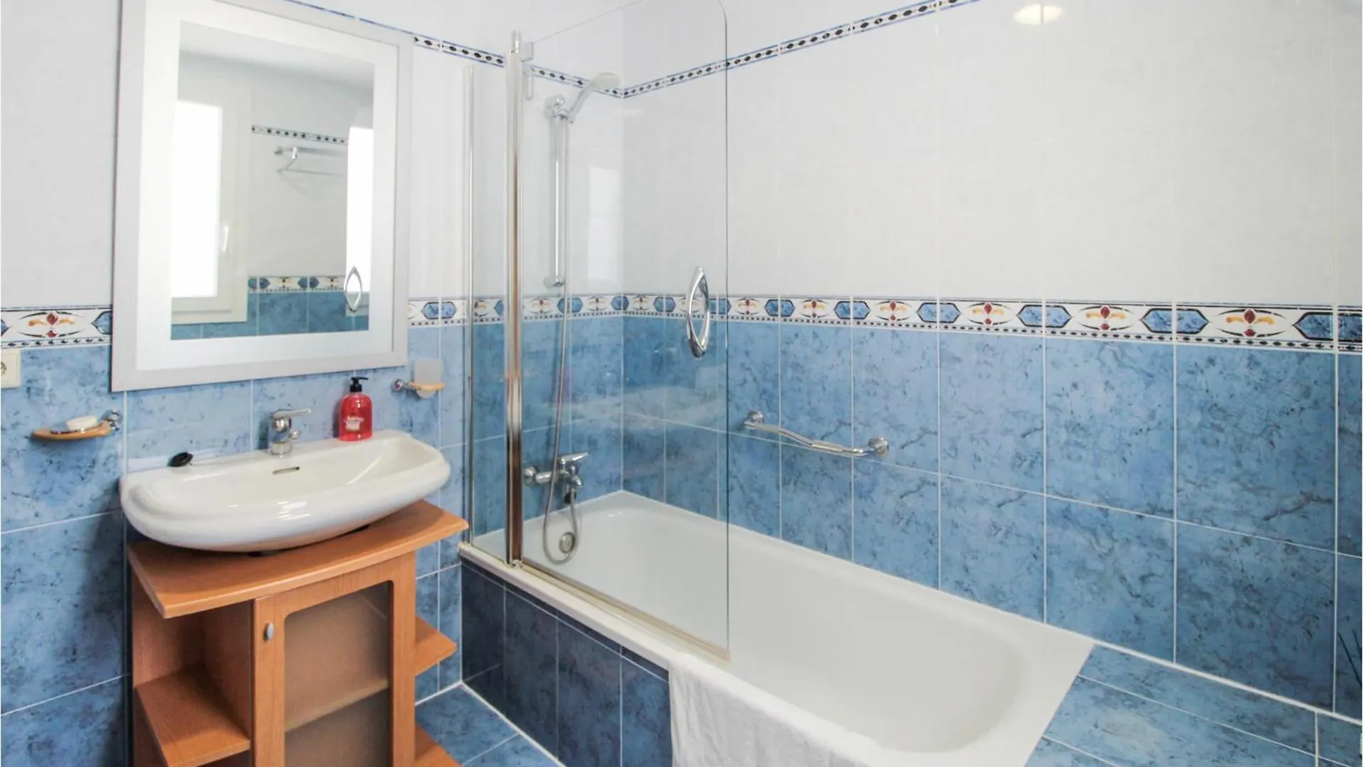 Nice Apartment In Manilva With Kitchenette